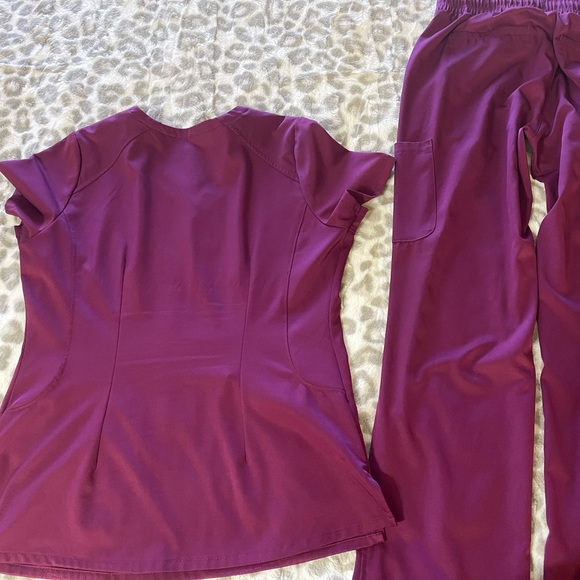 Scrub set - Picture 2 of 3